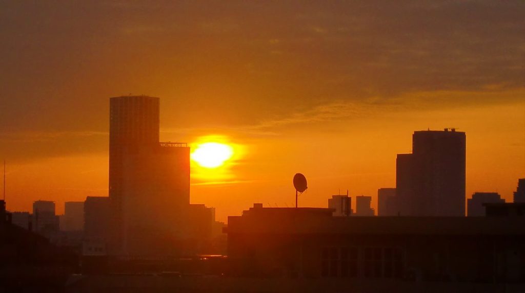 三軒茶屋の夜明け